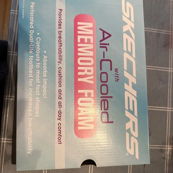 Sneakers - Picture 1 of 4